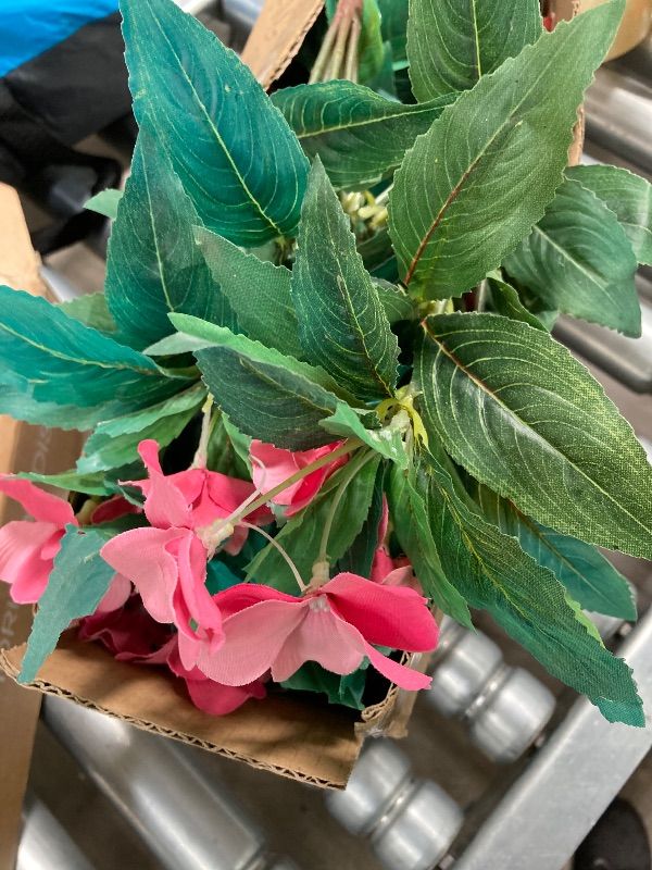 Photo 1 of ***MISSING PIECES -SELLING AS PARTS ONLY*** Uqueeten Fake Flowers Artificial Flowers for Outdoor, Silk Artificial Impatiens Bouquet Flowers for Outdoors? Spring Flowers Flores Artificial para Decoration Indoor Decor 15.7" (Rose Red)