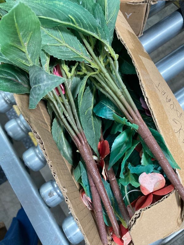 Photo 1 of ***MISSING PIECES -SELLING AS PARTS ONLY*** Uqueeten Fake Flowers Artificial Flowers for Outdoor, Silk Artificial Impatiens Bouquet Flowers for Outdoors? Spring Flowers Flores Artificial para Decoration Indoor Decor 15.7" (Rose Red)