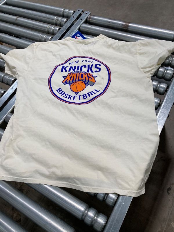 Photo 1 of ***DAMAGED -STAIN-SELLING AS IS *** New York Knicks NBA Officially Licensed T-Shirt Ringspun Front/Back Ivory, Large