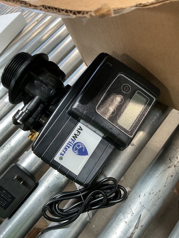 Photo 1 of ** scrapes. Missing resin bags** AFWFilters Built Fleck 48,000 Water Softener System with 5600sxt Digital metered Valve 1" Yoke