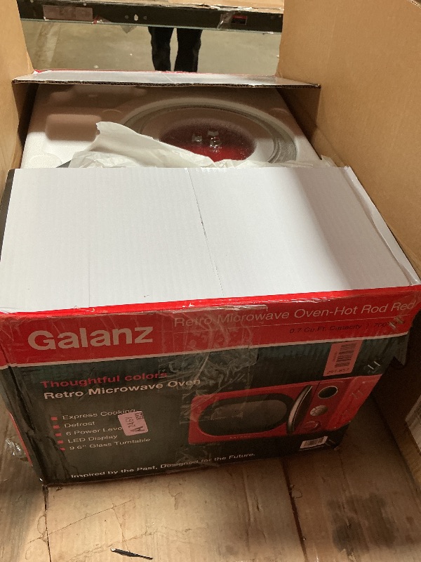Photo 1 of ***BROKEN*** PARTS ONLY*** lanz GLCMKA07RDR-07 Microwave Oven, LED Lighting, Pull Handle Design, Child Lock,Retro Red, 0.7 Cu.Ft