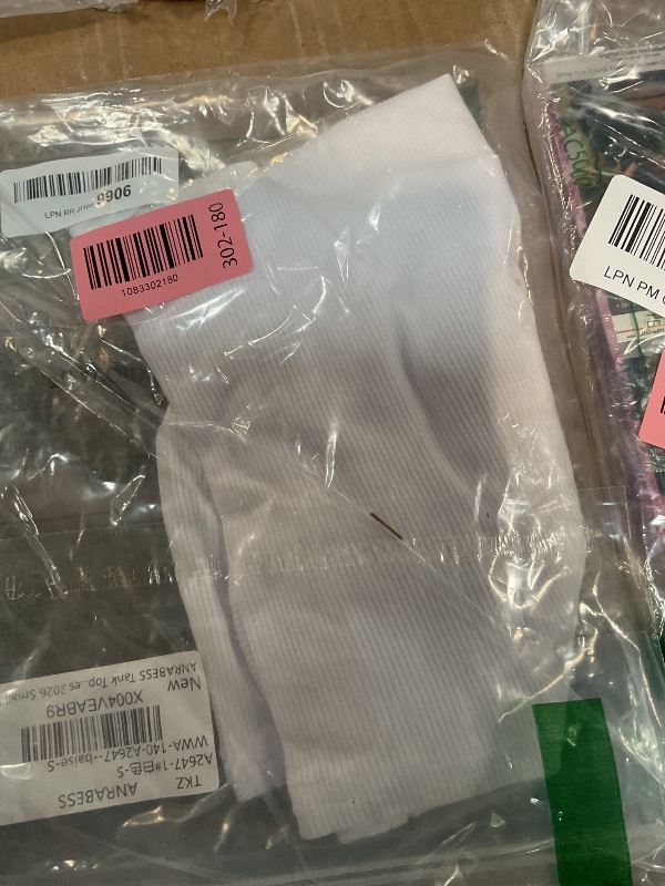 Photo 1 of **HAS MINOR STAINING**** ANRABESS Womens Crop Tank Tops, Soft Breathable Ribbed Slim Fit, Comfy for Basic,Casual,Going Out&Daily Wear Small White