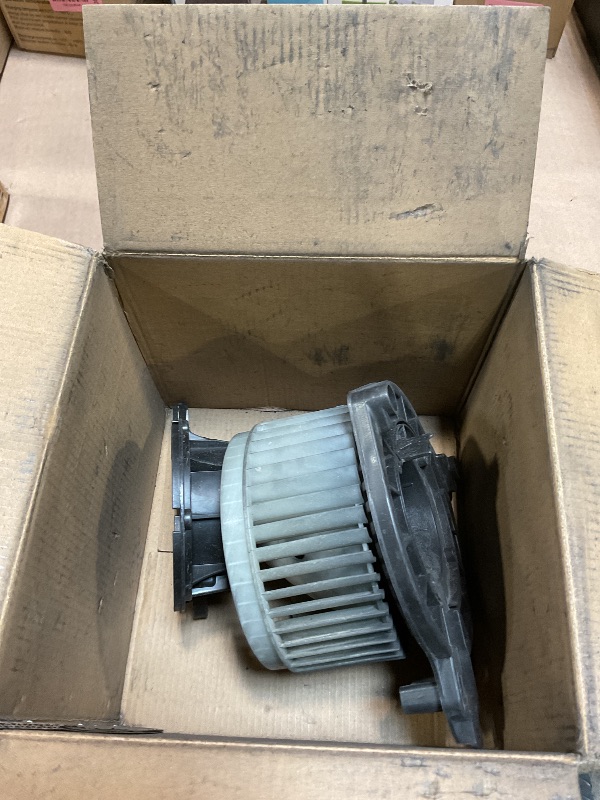 Photo 1 of ***RECOMENDED FOR PARTS ONLY/ DAMAGED EXTREEMELY DIRTY**** Front AC Heater Blower Assembly Motor w/Fan Fit for 2005-2015 Toyota Tacoma Base Pre Runner X-Runner TRD Pro, Replaces PM9297, 75846, 700188, 8710304040, 8710304043, 615-50129, 87103-04044