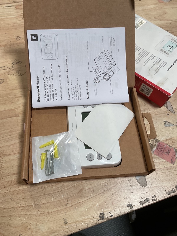 Photo 1 of **HAS MINOR DAMAGE / SCUFFED*** Honeywell Home X2P Programmable Thermostat, White