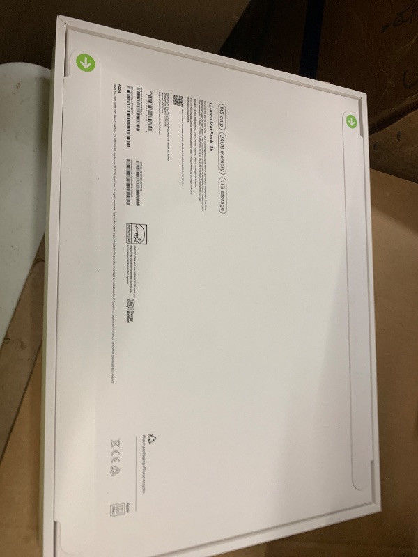 Photo 1 of Apple 2026 MacBook Air 13-inch Laptop with M5 chip: Built for AI, 13.6-inch Liquid Retina Display, 24GB Unified Memory, 1TB SSD, 12MP Center Stage Camera, Touch ID, Wi-Fi 7; Starlight