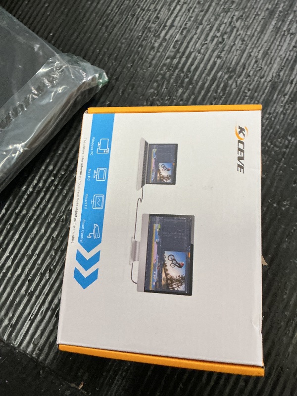 Photo 1 of Thunderbolt 4 KVM Switch 3 Monitors 2 Laptops 4K@60Hz, Displaylink USB C Docking Station 3 Monitor KVM for Windows Mac M1 M2 M3 M4, Extended Triple Displays,PD 100W,USB 3.0,USB 3.2,SD/TF,1G Ethernet