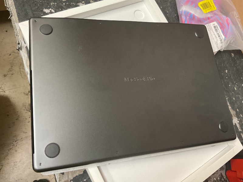 Photo 8 of FACTORY SEALED— Apple 2026 MacBook Pro Laptop with Apple M5 Max chip with 18-core CPU and 40-core GPU: Built for AI, 16.2-inch Liquid Retina XDR Display, 48GB Unified Memory, 2TB SSD, Wi-Fi 7; Space Black
