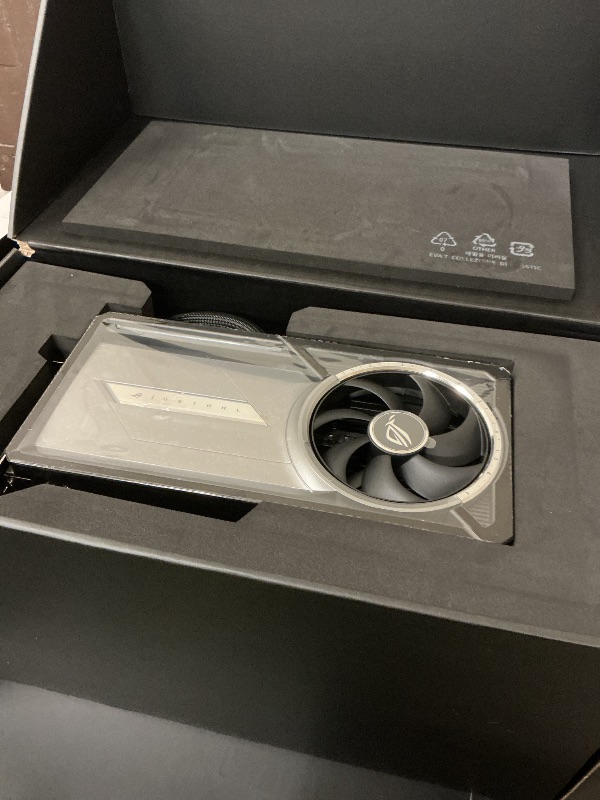 Photo 1 of ASUS ROG Astral LC GeForce RTX 5090 32GB GDDR7 OC Gaming Graphics Card