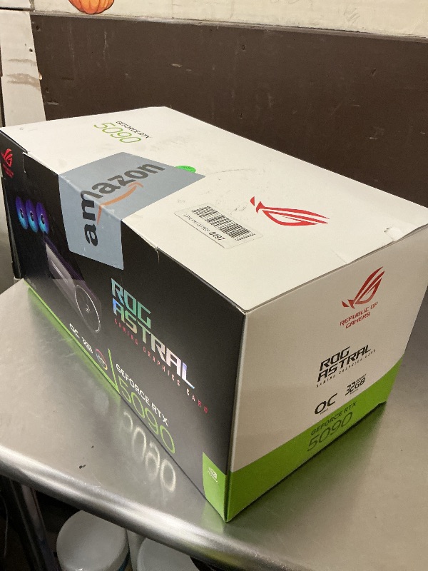 Photo 1 of ASUS ROG Astral LC GeForce RTX 5090 32GB GDDR7 OC Gaming Graphics Card