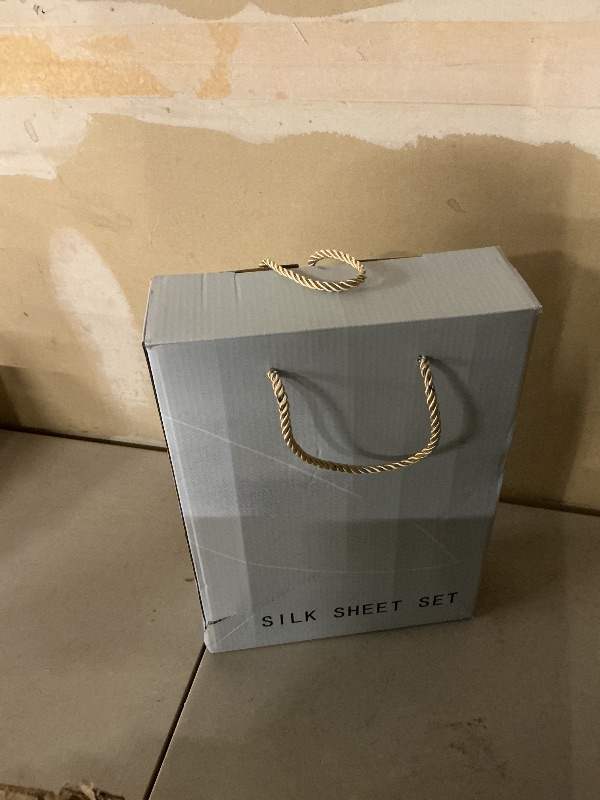 Photo 1 of LBRO2M 100% Mulberry Silk Satin Sheet Set Queen White