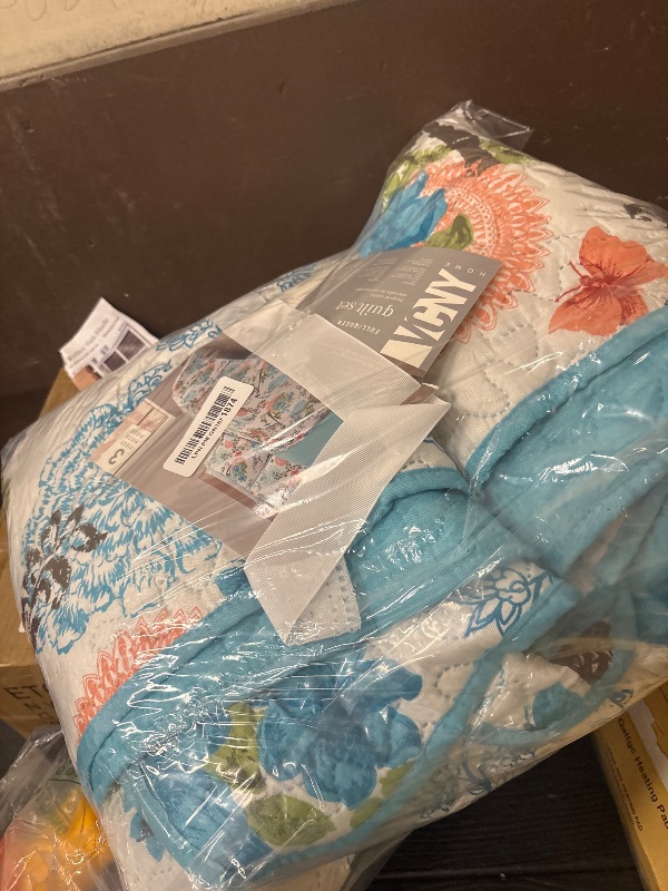 Photo 1 of VCNY Home Eiffel Tower Quilt Set, Queen/Full 3-Piece