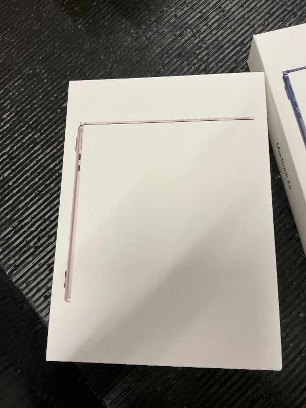 Photo 1 of FACTORY SEALED—Apple 2026 MacBook Air 13-inch Laptop with M5 chip: Built for AI, 13.6-inch Liquid Retina Display, 24GB Unified Memory, 1TB SSD, 12MP Center Stage Camera, Touch ID, Wi-Fi 7; Starlight