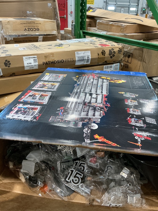 Photo 1 of [MISSING PARTS] LEGO Marvel Spider-Man Daily Bugle Building Sets for Adults - Display as Office or Book Shelf Decor - Gifts for Christmas - 25 Minifigures - 76178