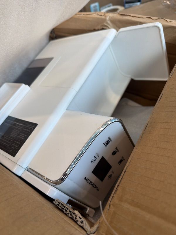 Photo 1 of [Water Drain doesn’t work] TWOMEOW Coffee Maker Hot & Iced With Bold Setting,Single Serve Coffee Maker For K Cup And Grounds,52 Oz Removable Water Tank,6-14 Oz Brew Sizes,One Cup Kcup Coffee Machine With Reusable Filter, White