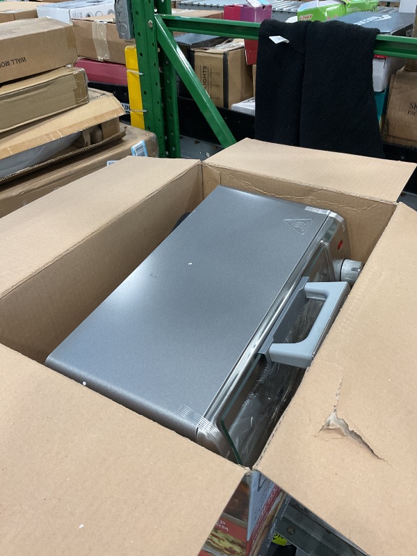 Photo 1 of *** NOT FUNCTIONAL *** ** SOLD FOR PARTS// FINAL SALE *** BLACK+DECKER Crisp 'N Bake Air Fry Countertop Convection Toaster Oven, Medium Capacity, 4-Slice, 5-in-1, Fits 9” Pizza, 30-Min Timer, Bake, Broil, Air Fry, Toast, Keep Warm, Stainless Steel