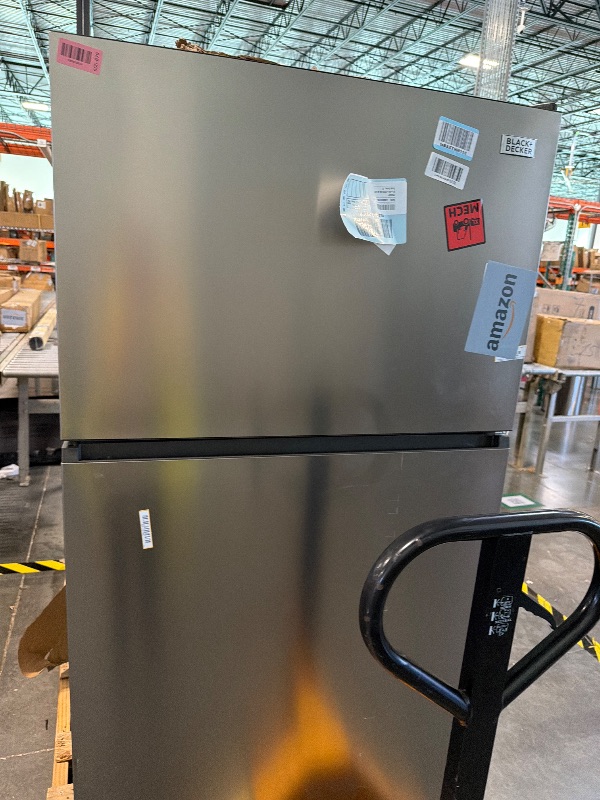 Photo 1 of ** DAMAGE MINOR** BLACK+DECKER 24 Cu. Ft. Top Mount Refrigerator