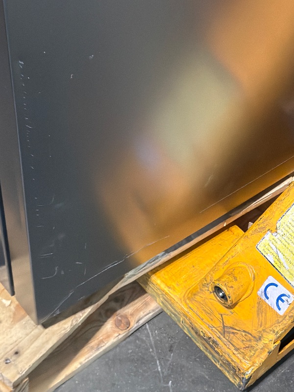 Photo 1 of ** DAMAGE MINOR** BLACK+DECKER 24 Cu. Ft. Top Mount Refrigerator