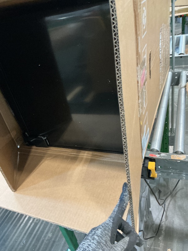 Photo 1 of [Doesn't Cool] DUMOS 3.2 Cu.Ft Mini Fridge with Freezer, Single Door Small Refrigerator