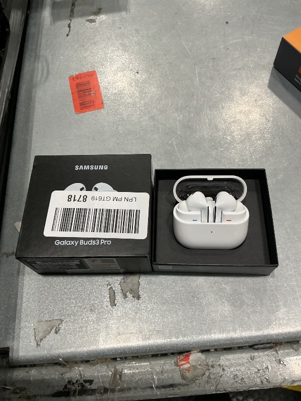 Photo 1 of *See Clerk Notes* Samsung Galaxy Buds 3 Pro AI True Wireless Bluetooth Earbuds, Noise Cancelling, Sound Optimization, Redesigned Comfort Fit, White [US Version, Amazon Exclusive, 2Yr Warranty]