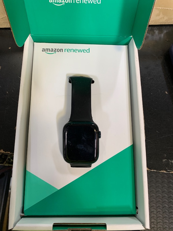 Photo 1 of MINOR SCRATCHES -------------------------------------------Apple Watch Series 8 (GPS, 45mm) Midnight Aluminum Case with Midnight Sport Band (Renewed Premium)