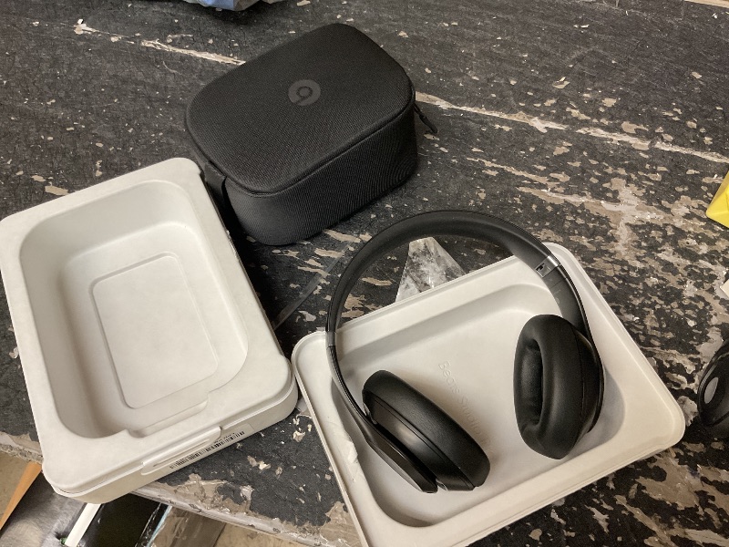 Photo 1 of SEE NOTES AND PICTURES,,,,,,,,,,,,,,,Beats Studio Pro Premium Wireless Over-Ear Headphones- Up to 40-Hour Battery Life, Active Noise Cancelling, Great for Travel & Commuting, USB-C Lossless Audio, Apple & Android Compatible -Black