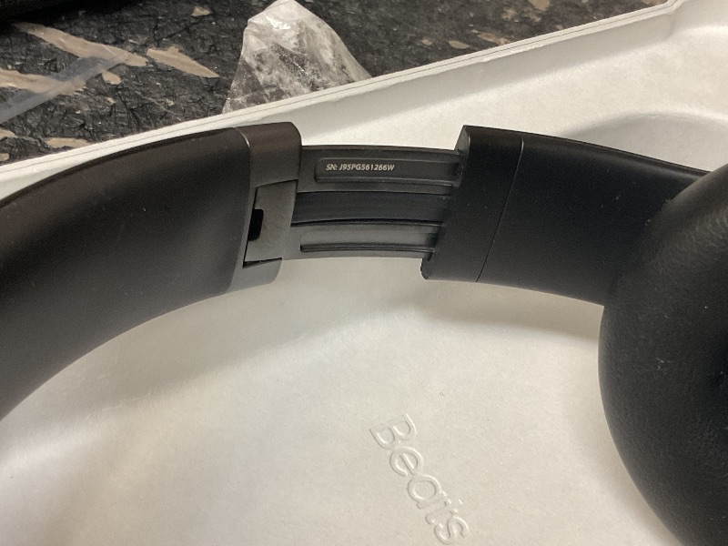 Photo 1 of SEE NOTES AND PICTURES,,,,,,,,,,,,,,,Beats Studio Pro Premium Wireless Over-Ear Headphones- Up to 40-Hour Battery Life, Active Noise Cancelling, Great for Travel & Commuting, USB-C Lossless Audio, Apple & Android Compatible -Black
