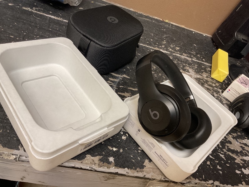Photo 1 of SEE NOTES AND PICTURES,,,,,,,,,,,,,,,Beats Studio Pro Premium Wireless Over-Ear Headphones- Up to 40-Hour Battery Life, Active Noise Cancelling, Great for Travel & Commuting, USB-C Lossless Audio, Apple & Android Compatible -Black