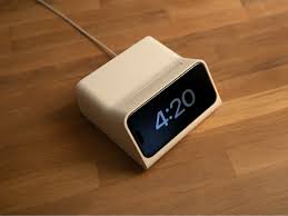 Photo 1 of 3D-printed iPhone Standby Mode Dock fits iphone 15 without the case