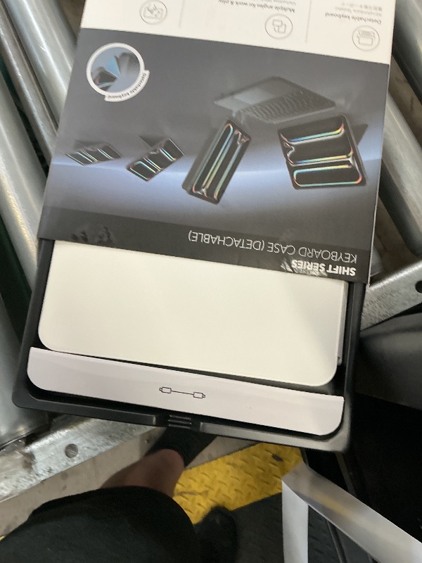Photo 1 of ESR iPad Air 13" Keyboard Case