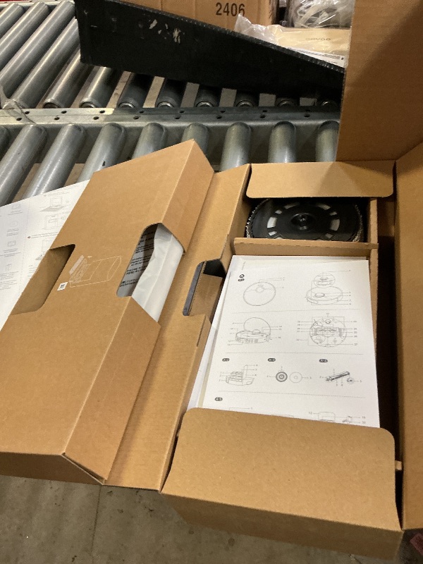 Photo 1 of dreame L60 Ultra FE Robot Vacuum and Mop