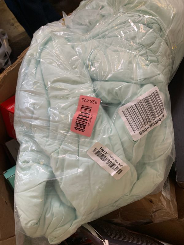 Photo 1 of Bedsure Queen Cooling Comforter - 88x88 Green