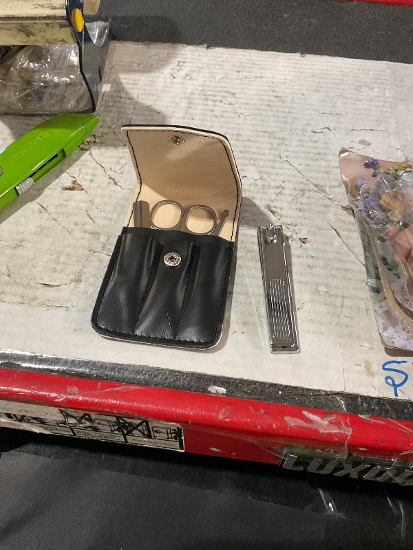 View 2 of ***MISSING PARTS***
WKTFOBM 6-in-1 Nail Clipper Set