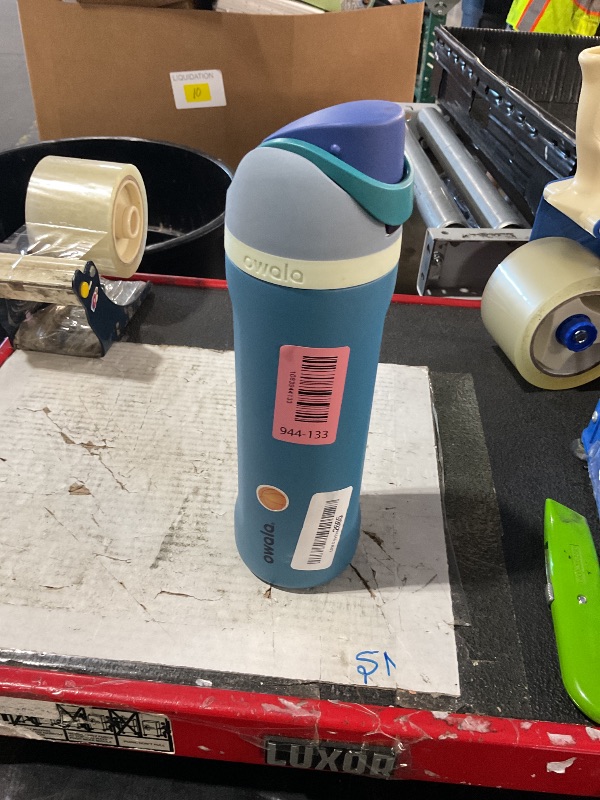 View 2 of ***MINOR DAMAGE***
Owala FreeSip Stainless Steel Water Bottle 24 oz Denim