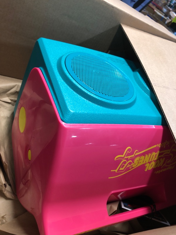 View 2 of ***BLUETOOTH DOES NOT WORK****
Igloo Playmate Kool Tunes Boombox Cooler