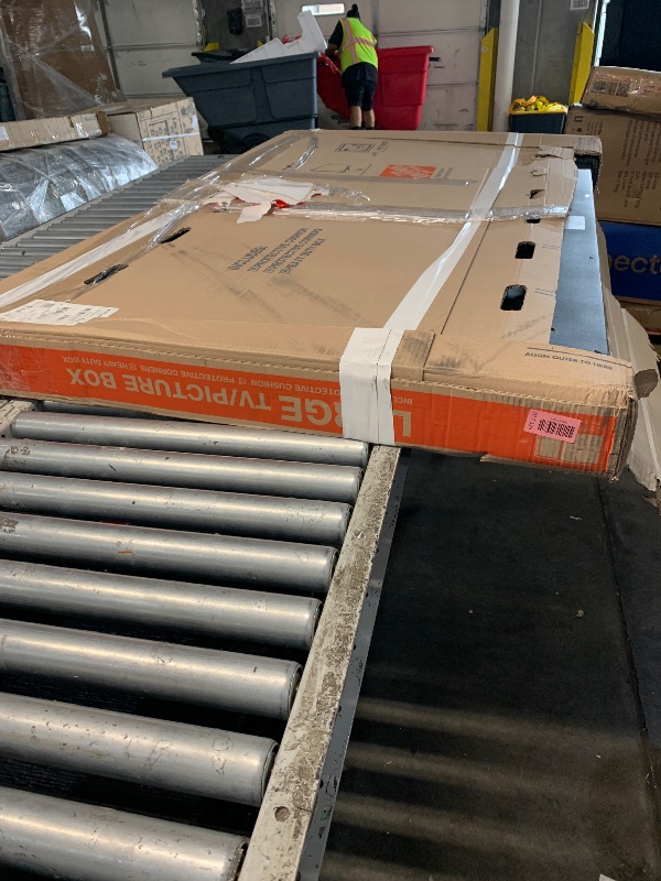 Photo 1 of *** PARTS ONLY ****
NO CORD LG 77-Inch Class OLED evo AI 4K C5 Series Smart TV w/Dolby Atmos, Dolby Vision, HDR10, AI Super Upscaling 4K, Filmmaker Mode, Wow Orchestra, Alexa Built-in (OLED77C5PUA, 2025)