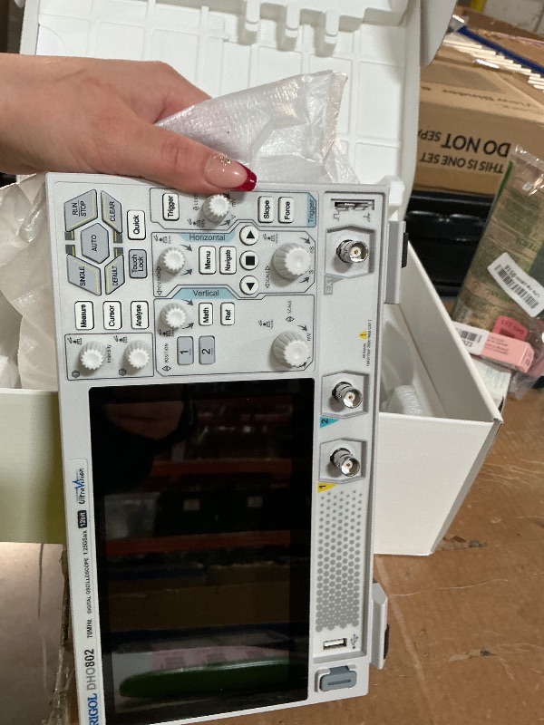 Photo 1 of ***COULD NOT GET TO POWER ON***RIGOL Digital Oscilloscope DHO802 70 MHz 2-Ch + EXT Trig 1.25 GSa/s 12-bit 25 Mpts UltraAcquire 1,000,000 wfms/s 7" Touch LAN/USB/HDMI Web Control SCPI for Troubleshooting MCU CAN