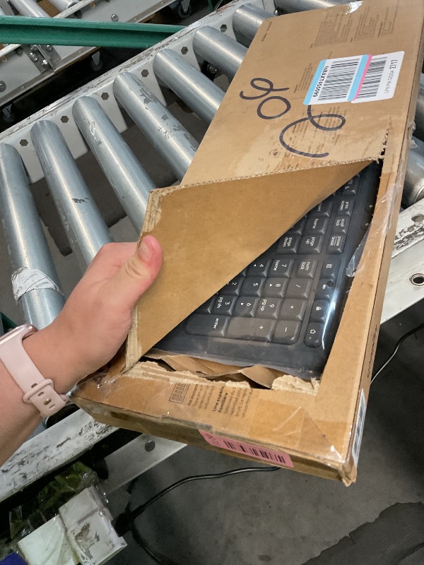 Photo 1 of ****MISSING THE MOUSE***
Logitech MK540 Advanced Wireless Keyboard and Mouse Combo for Windows, 2.4 GHz Unifying USB-Receiver, Multimedia Hotkeys, 3-Year Battery Life, for PC, Laptop