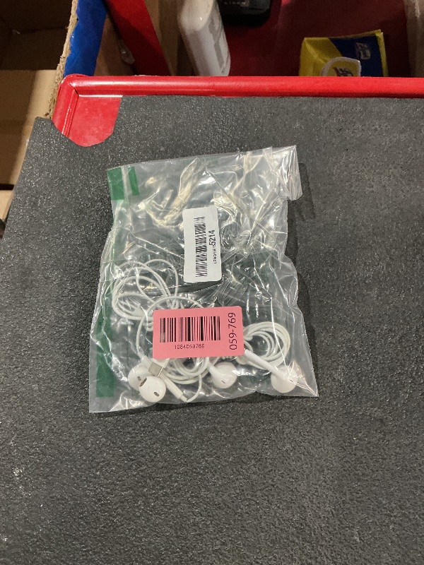 Photo 1 of **MISSING ONE PACK OF HEADPHONES** 2 Pack-USB C Headphones for iPhone 17/16/15 Pro Max,Type C Earbuds Wired Earphones with Mic & Remote Control Noise Cancelling for iPhone 17/16/15 Plus/Air/Pro, iPad Pro, Galaxy S25/S24/S23/S22,Note 20