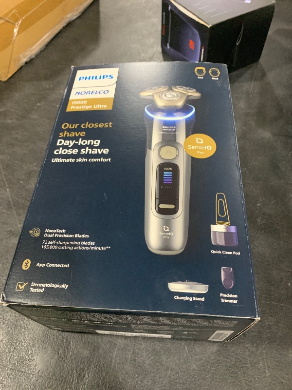 Photo 1 of Philips Norelco i9000 Prestige Ultra Electric Shaver