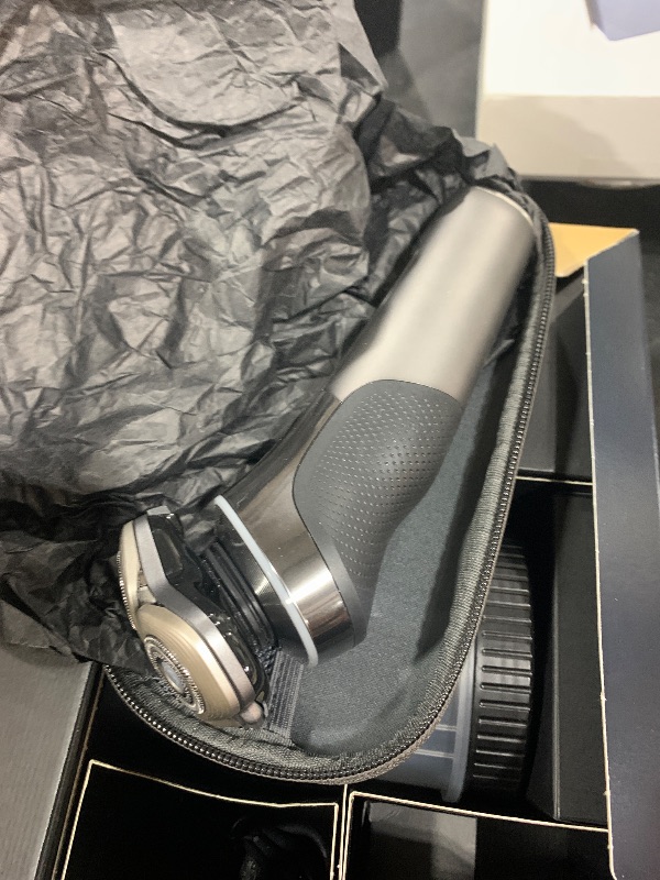 Photo 1 of Philips Norelco i9000 Prestige Ultra Electric Shaver