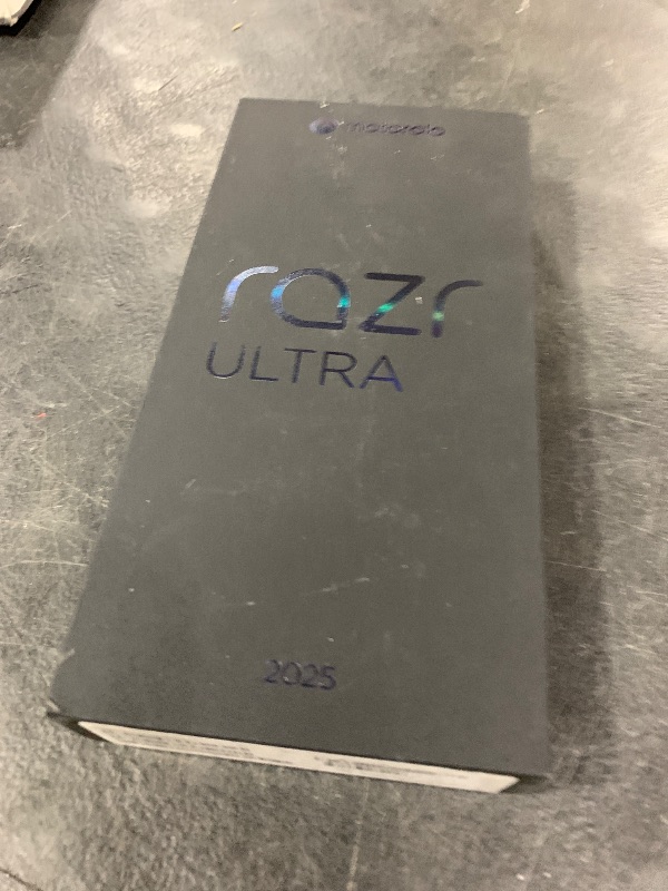 Photo 1 of Motorola Razr Ultra 2025 Unlocked 16/512GB Flip Phone