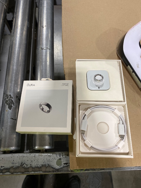 Photo 1 of OURA Ring 5 Smart Ring - Silver - Size 6