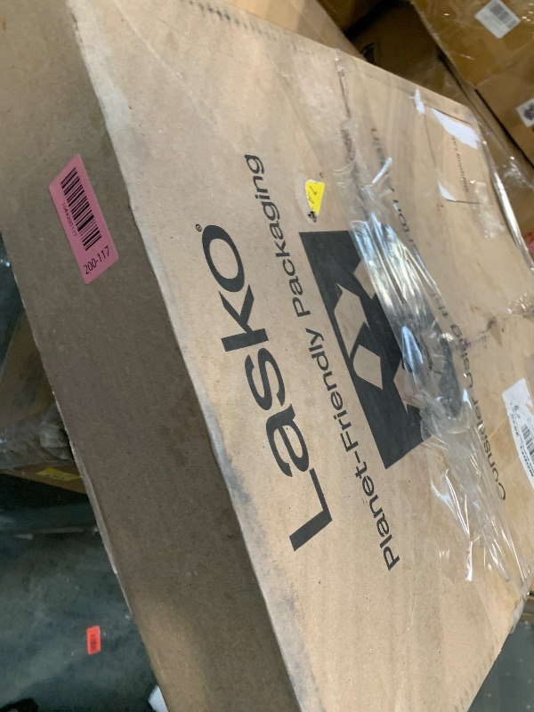 Photo 1 of ****USED*** Lasko 2520 16 Inch 3-Speed Quiet Adjustable Tilting Wide-Area Oscillating Standing Pedestal Fan for Bedroom, Kitchen, Home, and Office, White