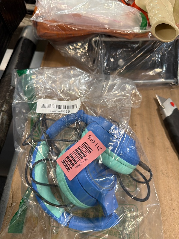 Photo 1 of [damaged, one side broken off] Kids Bluetooth Headphones, 85H Playtime Wireless Headphones for Kids, Colorful LED Lights, 85/94dB Safe Volume Limit, Bluetooth 5.4 Built-in Mic Toddler Headset for Tablet/Airplane/Travel (Blue)
