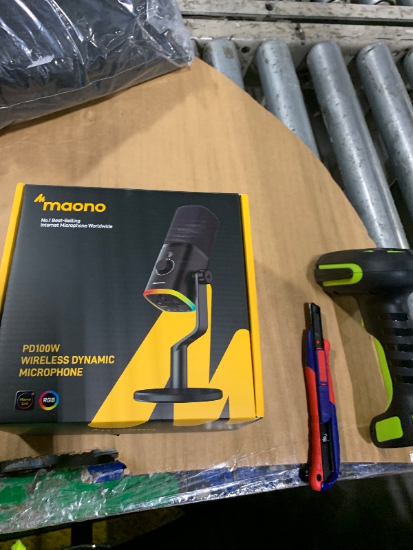 Photo 1 of ***SIMILAR IMAGEN*** MAONO PD100W Wireless Dynamic Gaming Microphone for PC with USB-C Receiver
One-Click Noise Reduction,Custom RGB,Mute,Monitoring, Companion App,Wireless Desktop Mic for Creator, Stream, Podcast, Black