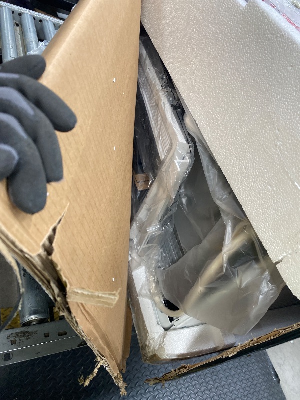 Photo 1 of *Minor damage* LG 12,000 BTU Dual Inverter Smart Window Air Conditioner, 115V Cools 550 Sq. Ft., Ultra Quiet Operation, Up to 35% More Energy Savings, ENERGY STAR®, works with LG ThinQ, Amazon Alexa and Hey Google