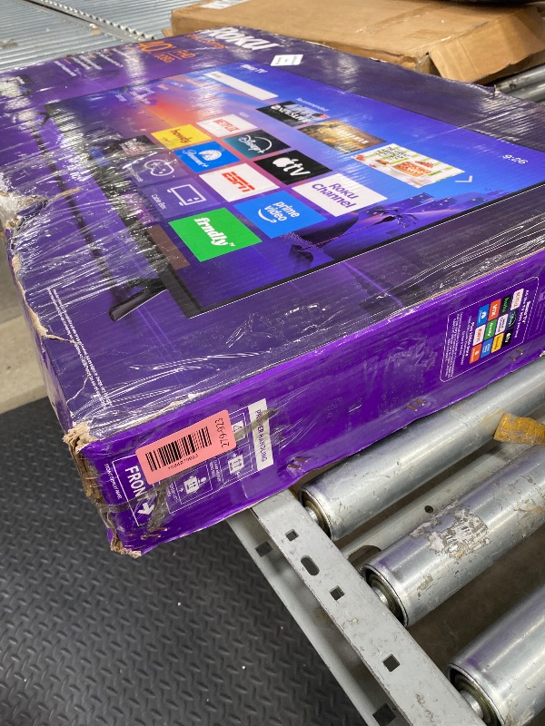 Photo 1 of *NO RETUNS/NO REFUNDS* *Screen cracked/damaged* *Parts only* Roku 40" Select Series Full HD Smart TV