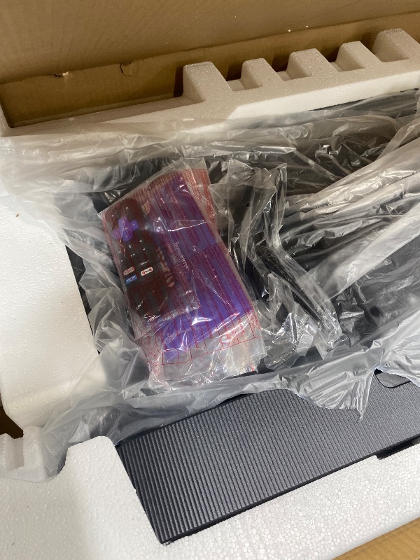 Photo 1 of *NO RETUNS/NO REFUNDS* *Screen cracked/damaged* *Parts only* Roku 40" Select Series Full HD Smart TV