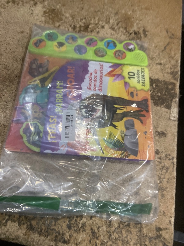 View 2 of ¡tras! ¡parram! ¡groar! ¡escucha Sonidos de Dinosaurios! (Crash! Stomp! Roar!) en español (Spanish Language Edition) (Spanish Edition)