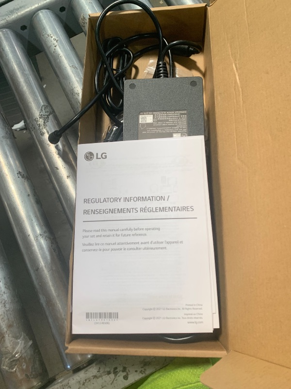 View 3 of *BROKEN SCREEN* LG 52" 5K2K 240Hz Curved Gaming Monitor